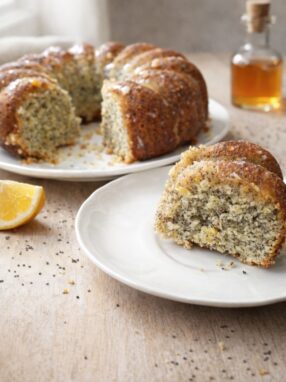 Babka cytrynowa z makiem i polewą z likieru pomarańczowego