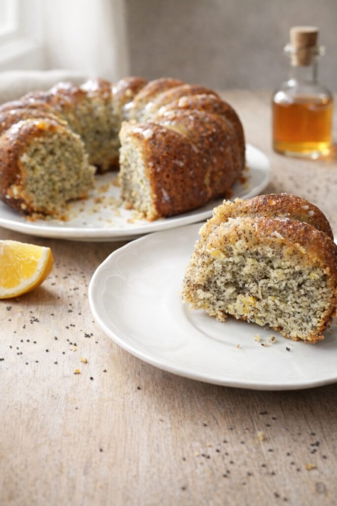 Babka cytrynowa z makiem i polewą z likieru pomarańczowego