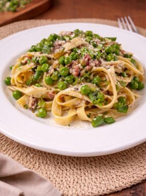 Wiosenna carbonara z groszkiem