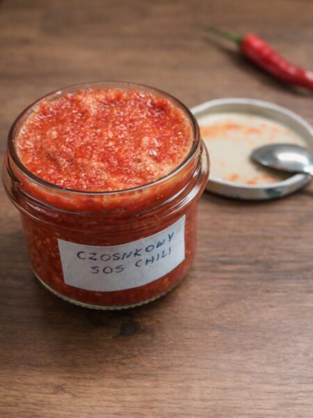 Domowy sos chili czosnkowy