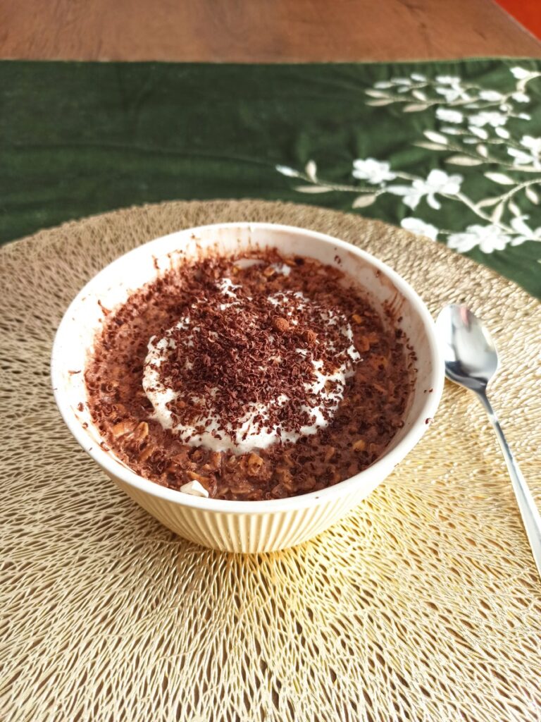 Nocna owsianka tiramisu