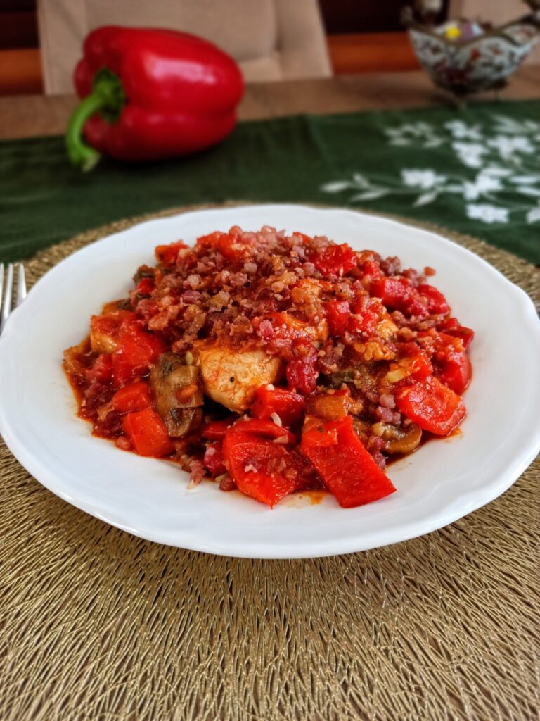 Łatwy kurczak cacciatore w papryce i pomidorach