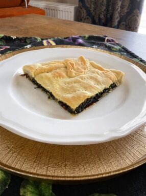 Erbazzone – włoska tarta z boćwiną, szpinakiem i parmezanem