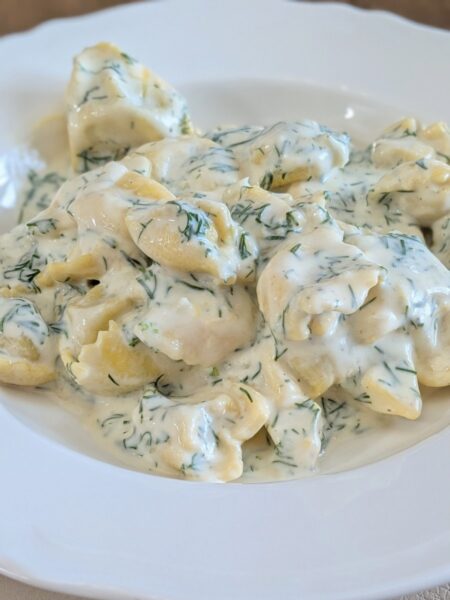 Cytrynowo-koperkowe tortellini w śmietanowym sosie
