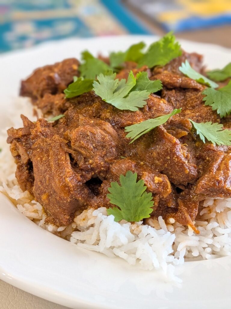 Rogan josh – indyjskie curry z jagnięciną i bogactwem przypraw korzennych